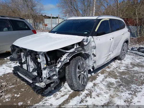 5TDKBRCH9TS696979 2026 TOYOTA HIGHLANDER - Image 2