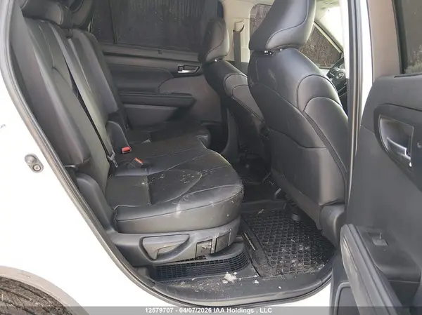 5TDKBRCH9TS696979 2026 TOYOTA HIGHLANDER - Image 8