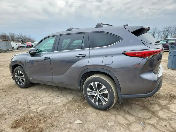 5TDKBRCHXPS134028 2023 TOYOTA HIGHLANDER - Image 2