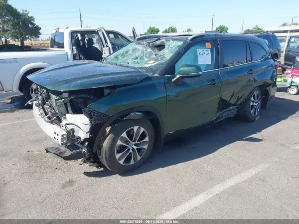 5TDKBRCHXPS570880 2023 TOYOTA HIGHLANDER - Image 2