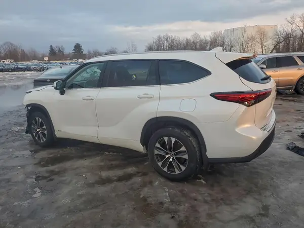 5TDKBRCHXPS578073 2023 TOYOTA HIGHLANDER - Image 2