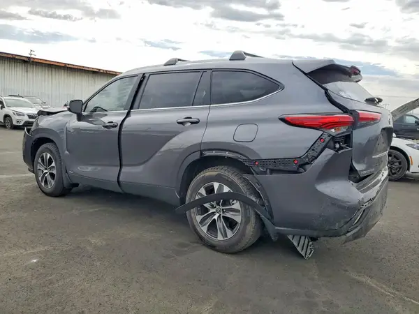 5TDKBRCHXPS602839 2023 TOYOTA HIGHLANDER - Image 2