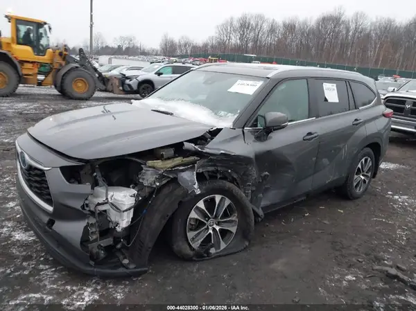5TDKBRCHXRS608448 2024 TOYOTA HIGHLANDER - Image 2