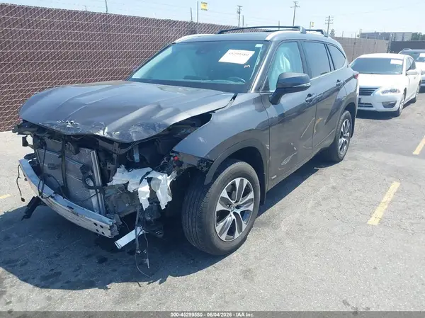 5TDKBRCHXRS638954 2024 TOYOTA HIGHLANDER - Image 2