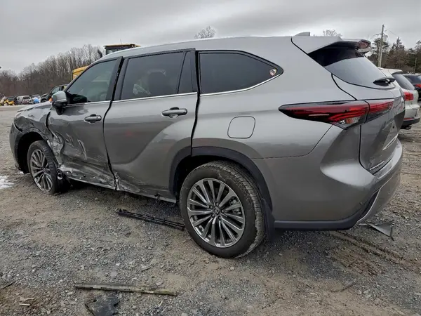 5TDKBRCHXSS647403 2025 TOYOTA HIGHLANDER - Image 2