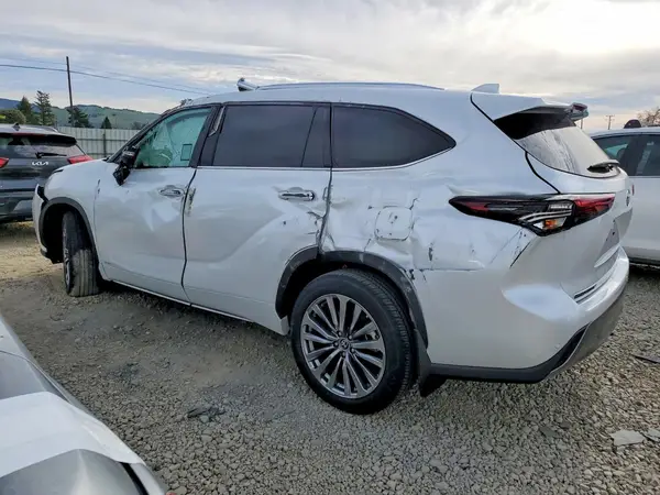 5TDKBRCHXSS651113 2025 TOYOTA HIGHLANDER - Image 2