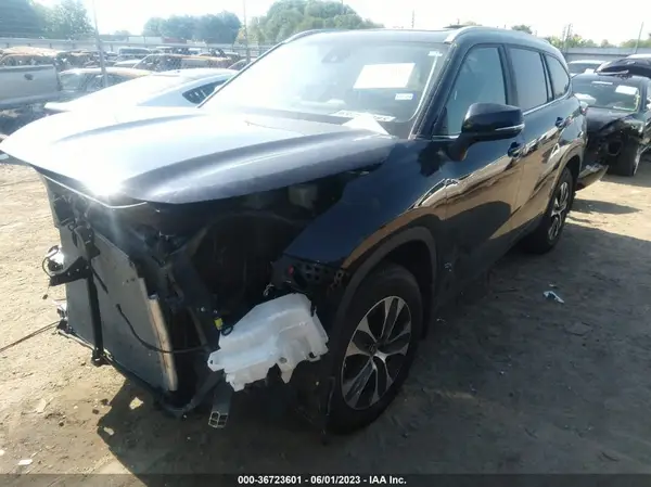 5TDKDRAH0PS000769 2023 TOYOTA HIGHLANDER - Image 2