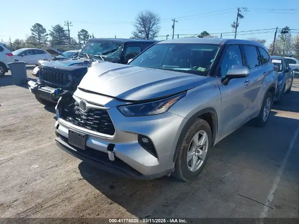 5TDKDRAH0PS000979 2023 TOYOTA HIGHLANDER - Image 2