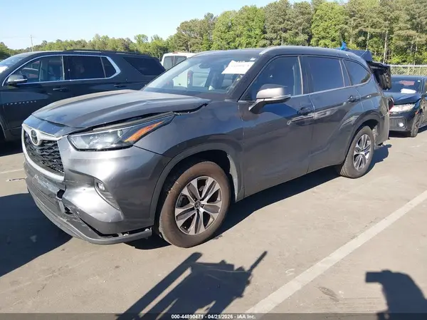 5TDKDRAH0PS001825 2023 TOYOTA HIGHLANDER - Image 2