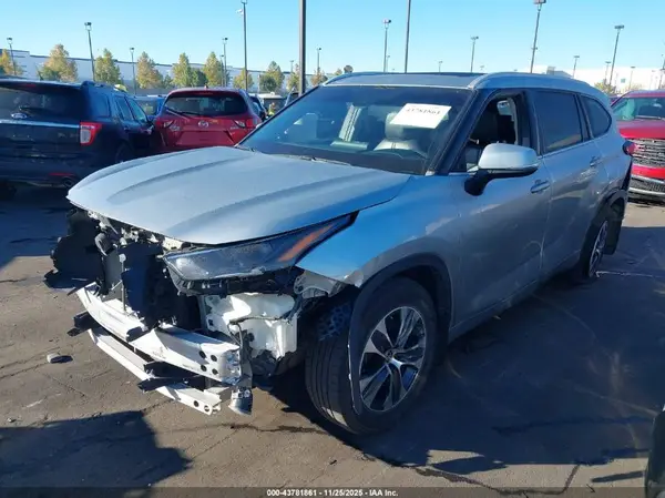 5TDKDRAH0PS008905 2023 TOYOTA HIGHLANDER - Image 2
