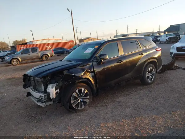 5TDKDRAH0PS009214 2023 TOYOTA HIGHLANDER - Image 2