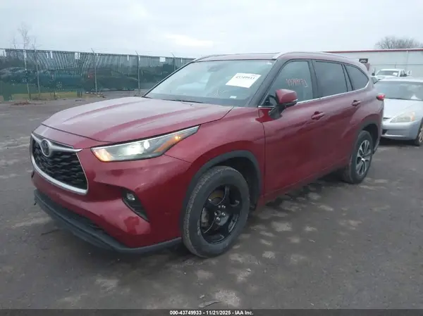 5TDKDRAH0PS010878 2023 TOYOTA HIGHLANDER - Image 2