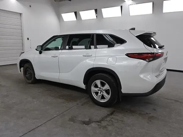 5TDKDRAH0PS020035 2023 TOYOTA HIGHLANDER - Image 2