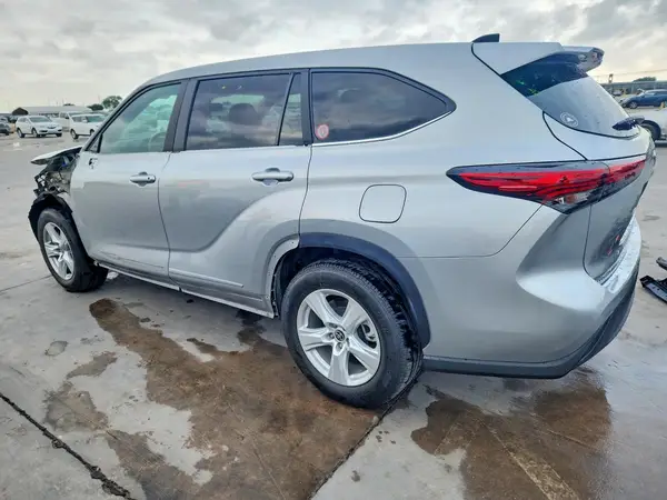 5TDKDRAH0PS022058 2023 TOYOTA HIGHLANDER - Image 2