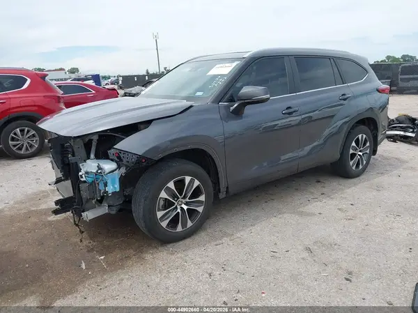 5TDKDRAH0PS022576 2023 TOYOTA HIGHLANDER - Image 2