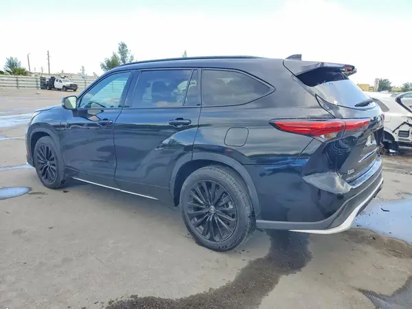 5TDKDRAH0PS025137 2023 TOYOTA HIGHLANDER - Image 2