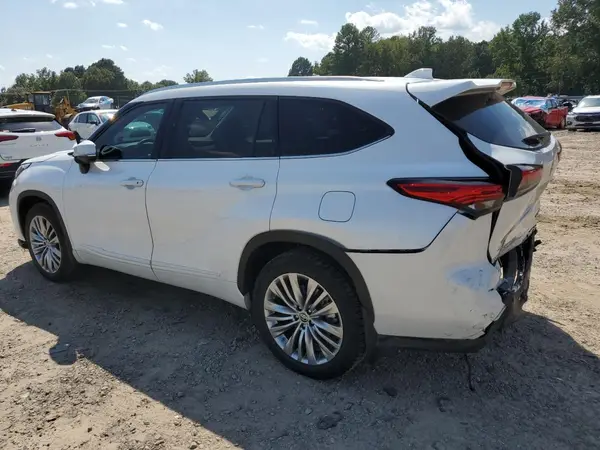 5TDKDRAH0PS026501 2023 TOYOTA HIGHLANDER - Image 2