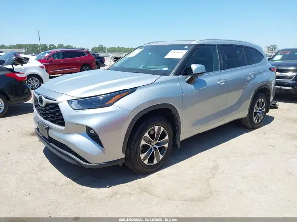 5TDKDRAH0PS026515 2023 TOYOTA HIGHLANDER - Image 2
