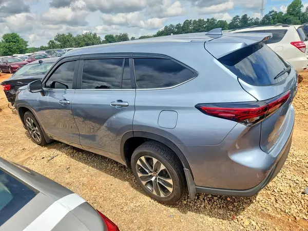 5TDKDRAH0PS026854 2023 TOYOTA HIGHLANDER - Image 2