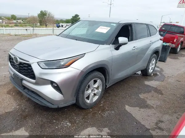 5TDKDRAH0PS027809 2023 TOYOTA HIGHLANDER - Image 2