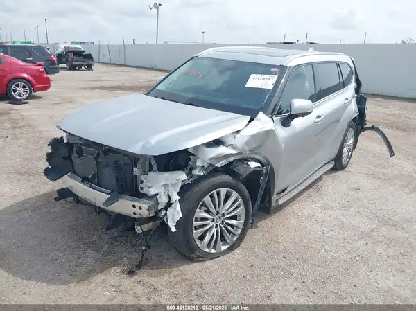 5TDKDRAH0PS028457 2023 TOYOTA HIGHLANDER - Image 2
