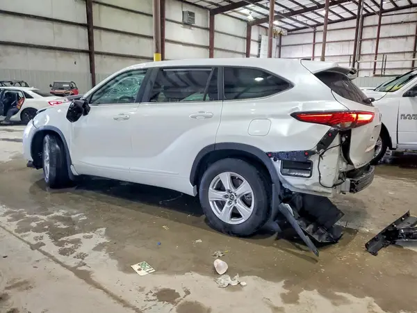 5TDKDRAH0PS030645 2023 TOYOTA HIGHLANDER - Image 2