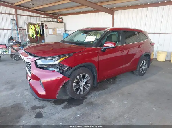5TDKDRAH0PS033349 2023 TOYOTA HIGHLANDER - Image 2
