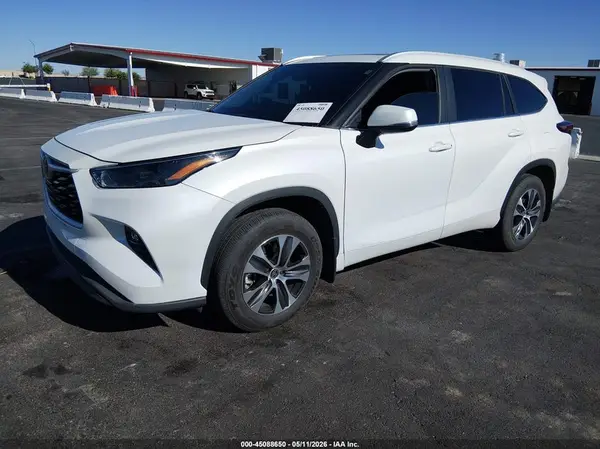 5TDKDRAH0PS035196 2023 TOYOTA HIGHLANDER - Image 2