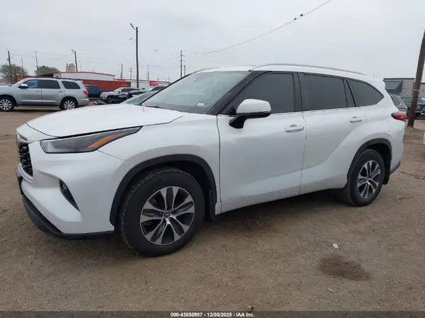 5TDKDRAH0PS036798 2023 TOYOTA HIGHLANDER - Image 2