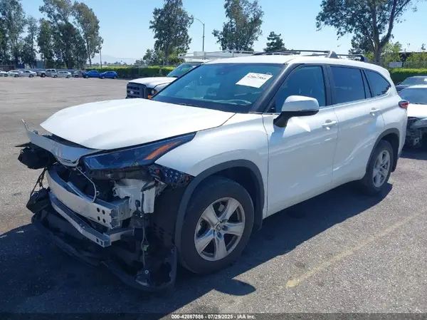 5TDKDRAH0PS037532 2023 TOYOTA HIGHLANDER - Image 2