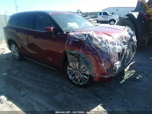 5TDKDRAH0PS037708 2023 TOYOTA HIGHLANDER - Image 1