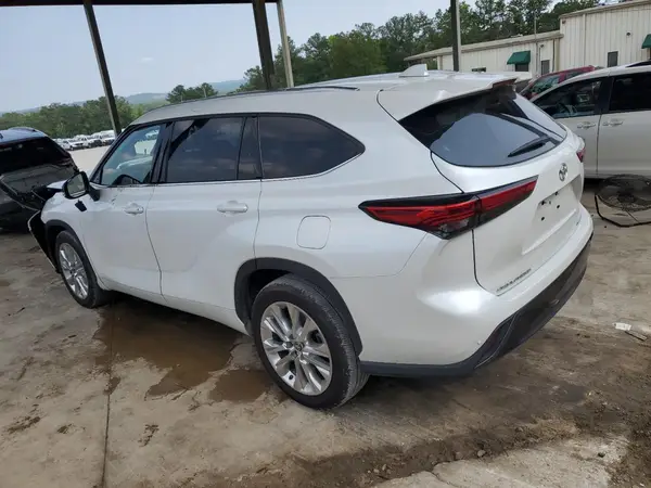 5TDKDRAH0PS039765 2023 TOYOTA HIGHLANDER - Image 2