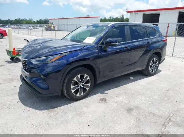 5TDKDRAH0PS040169 2023 TOYOTA HIGHLANDER - Image 2