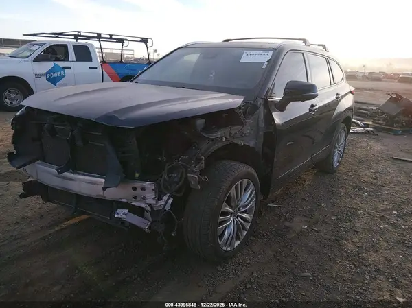5TDKDRAH0PS042519 2023 TOYOTA HIGHLANDER - Image 2