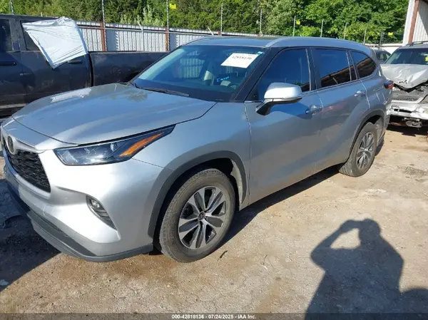 5TDKDRAH0PS042973 2023 TOYOTA HIGHLANDER - Image 2