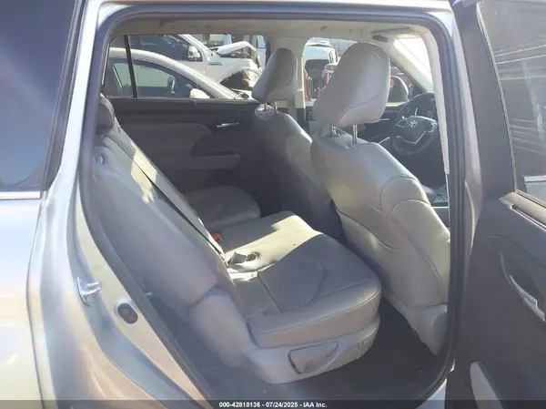 5TDKDRAH0PS042973 2023 TOYOTA HIGHLANDER - Image 8