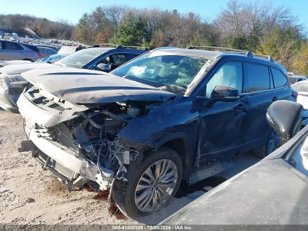 5TDKDRAH0PS045971 2023 TOYOTA HIGHLANDER - Image 2