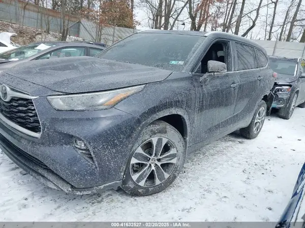 5TDKDRAH0PS046859 2023 TOYOTA HIGHLANDER - Image 2