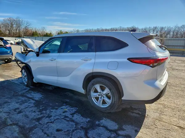 5TDKDRAH0PS047056 2023 TOYOTA HIGHLANDER - Image 2
