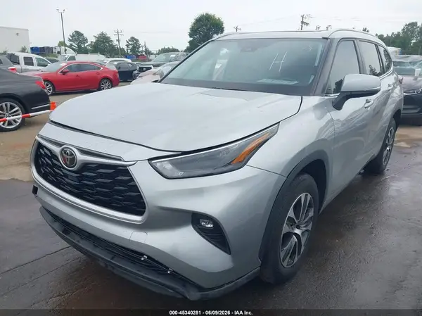 5TDKDRAH0PS048160 2023 TOYOTA HIGHLANDER - Image 2