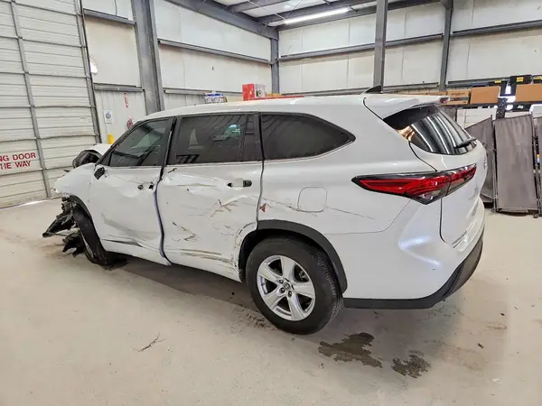 5TDKDRAH0PS502164 2023 TOYOTA HIGHLANDER - Image 2