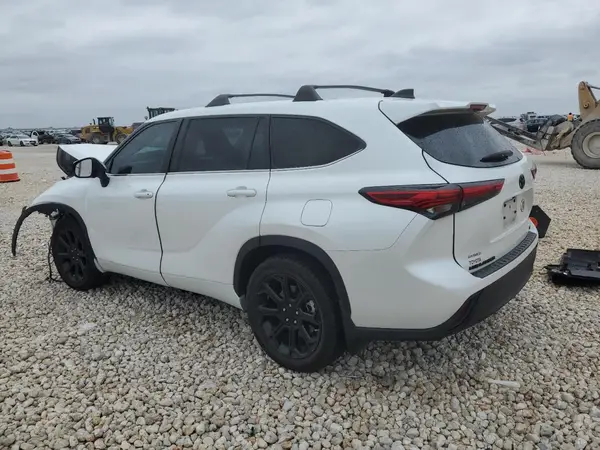 5TDKDRAH0PS503766 2023 TOYOTA HIGHLANDER - Image 2