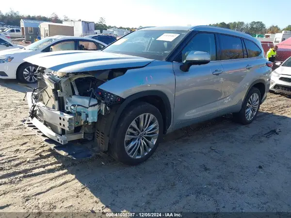 5TDKDRAH0PS506439 2023 TOYOTA HIGHLANDER - Image 2