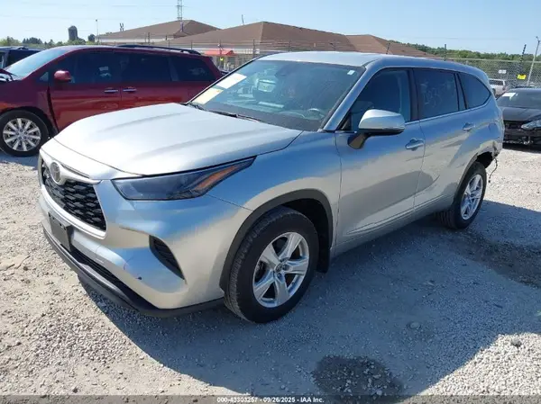 5TDKDRAH0PS510538 2023 TOYOTA HIGHLANDER - Image 2