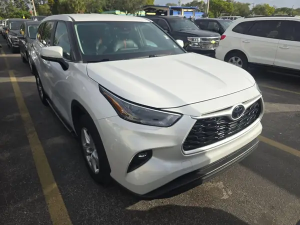 5TDKDRAH0PS511463 2023 TOYOTA HIGHLANDER - Image 2