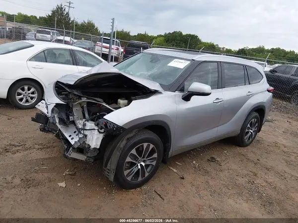 5TDKDRAH0PS518736 2023 TOYOTA HIGHLANDER - Image 2
