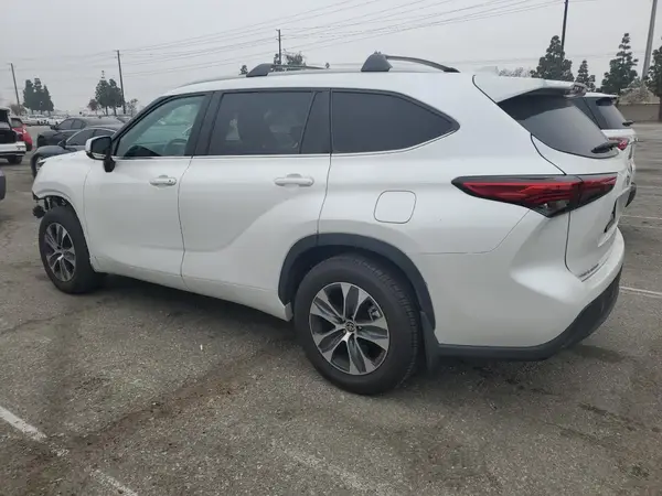 5TDKDRAH0PS521992 2023 TOYOTA HIGHLANDER - Image 2