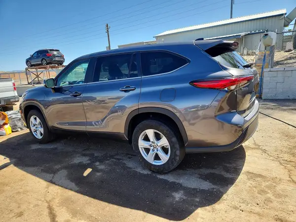 5TDKDRAH0PS525671 2023 TOYOTA HIGHLANDER - Image 2