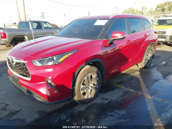 5TDKDRAH0PS527064 2023 TOYOTA HIGHLANDER - Image 2