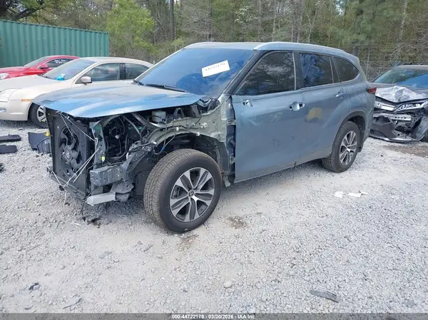 5TDKDRAH0RS051787 2024 TOYOTA HIGHLANDER - Image 2